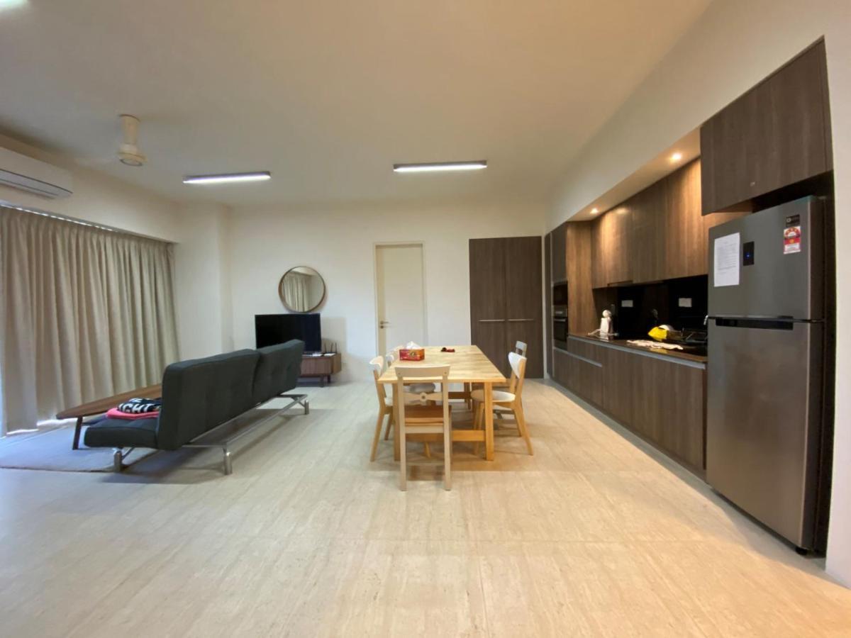 By The Sea - Ubts Smart Enterprise Apartment *